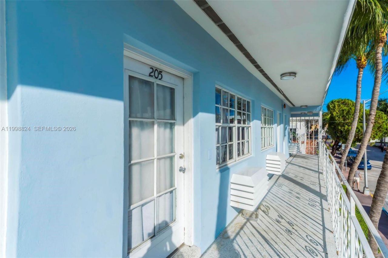 635 8th St, Unit 205, Miami Beach, FL 33139 Photo