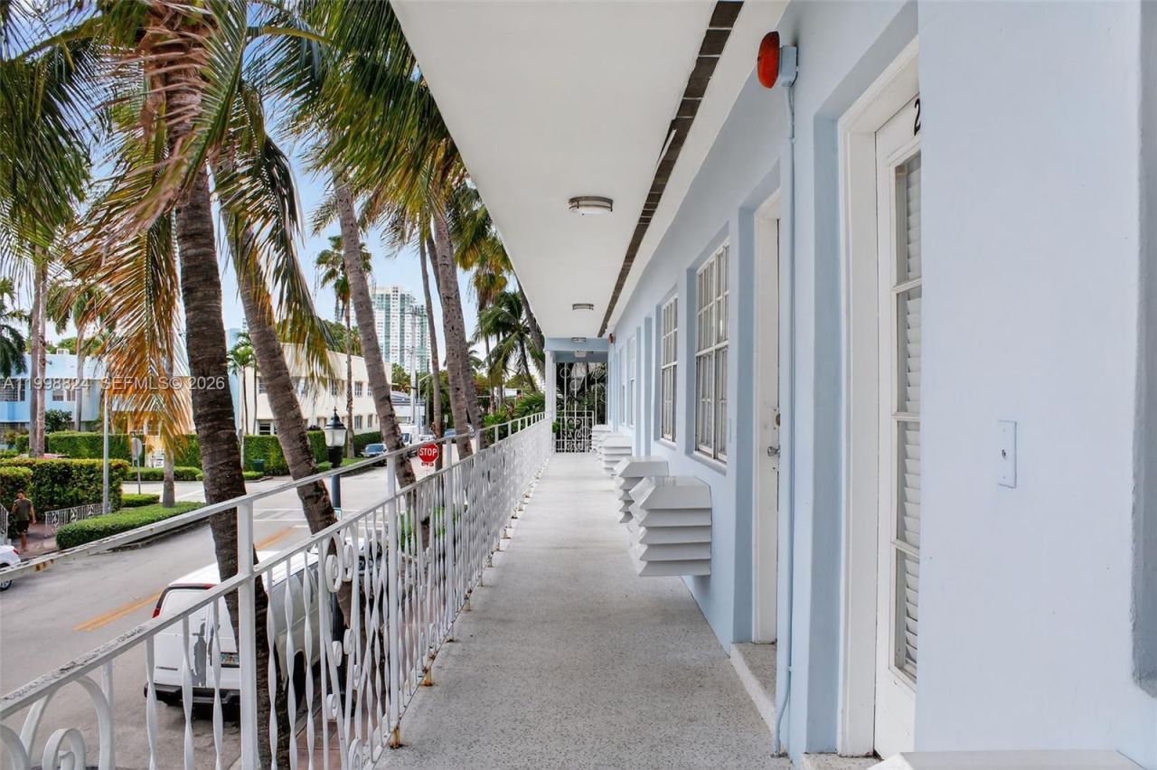 635 8th St, Unit 205, Miami Beach, FL 33139 Photo