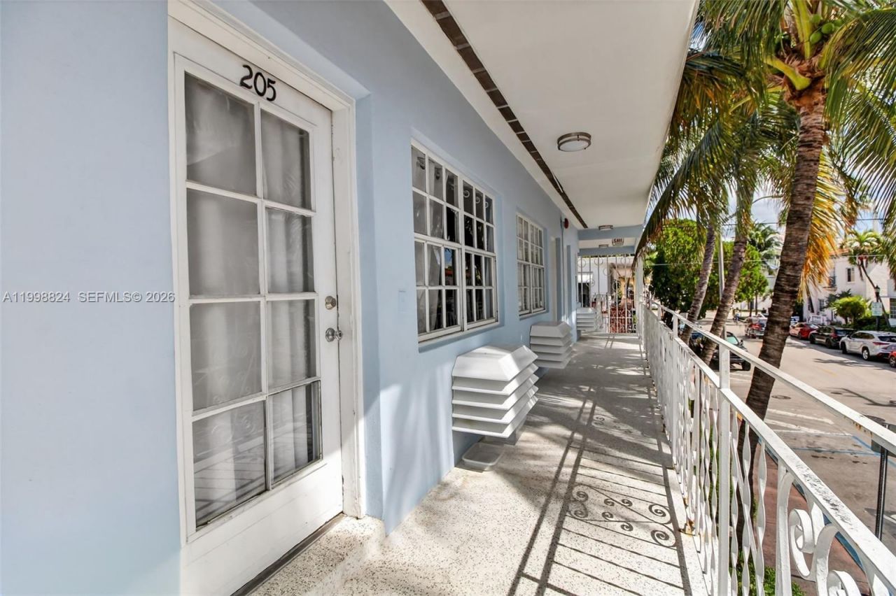 635 8th St, Unit 205, Miami Beach, FL 33139 Photo