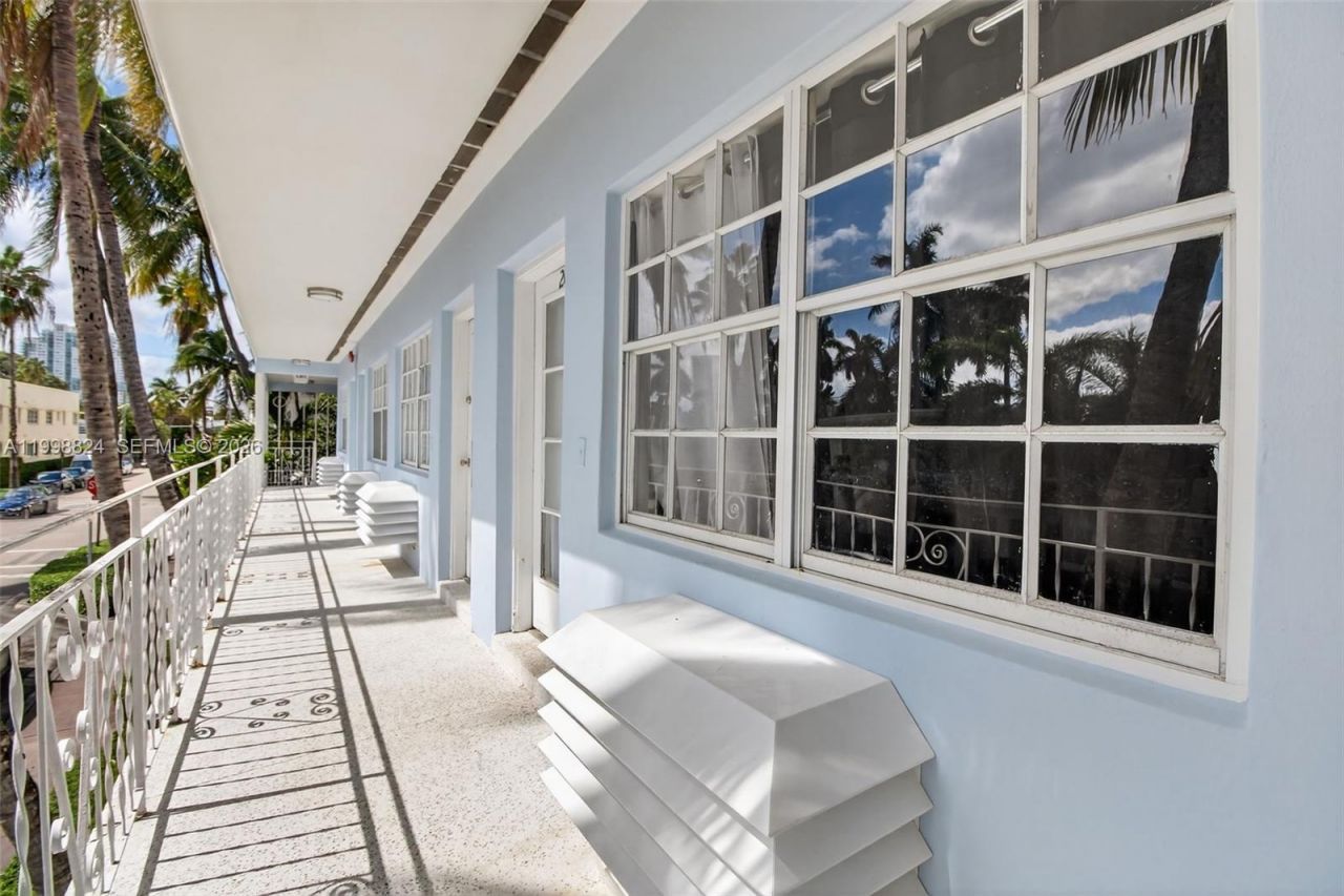 635 8th St, Unit 205, Miami Beach, FL 33139 Photo