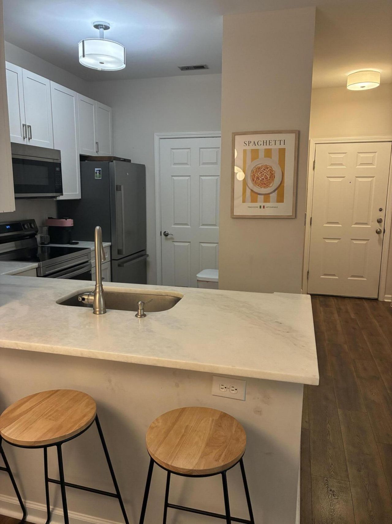 1600 Long Grove Drive Photo 12