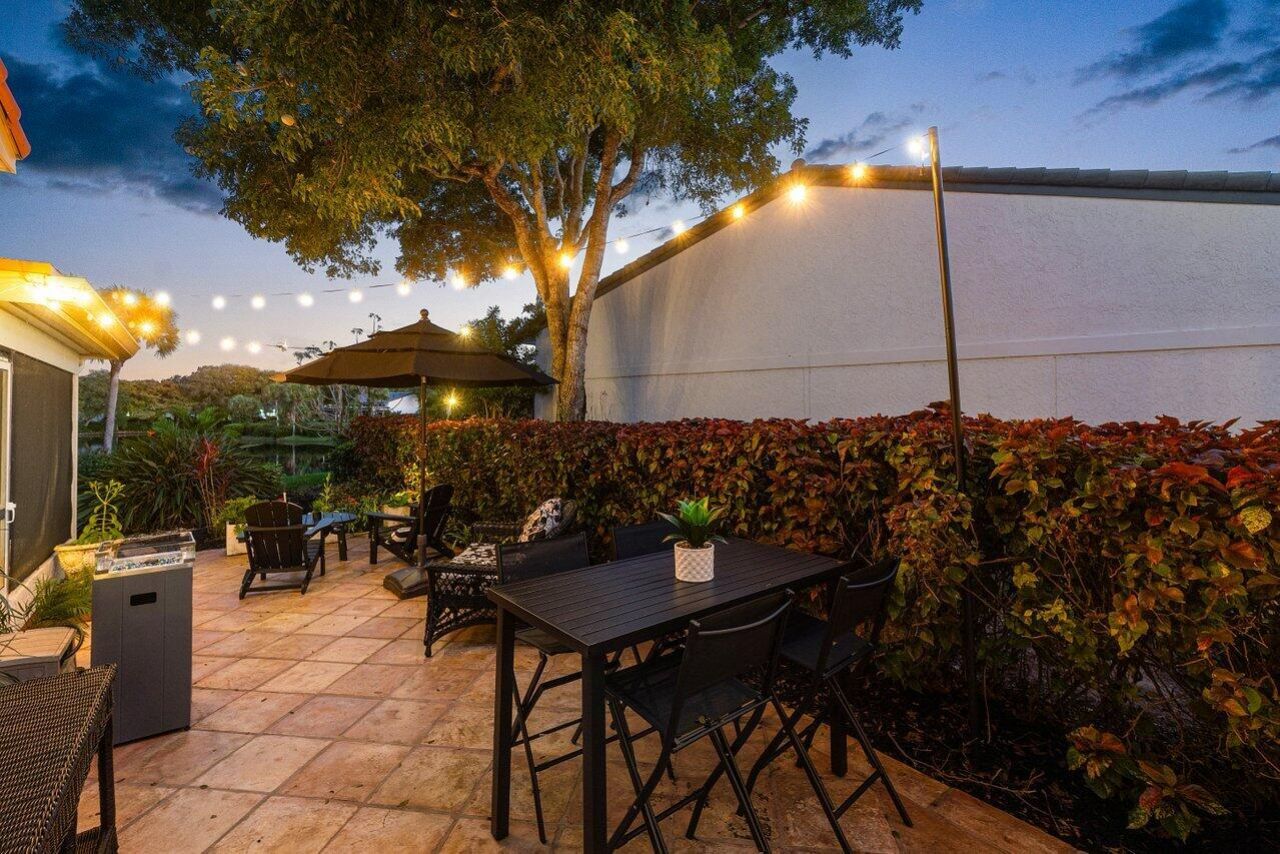 18 Bristol Lane, Boynton Beach, FL 33436 Photo