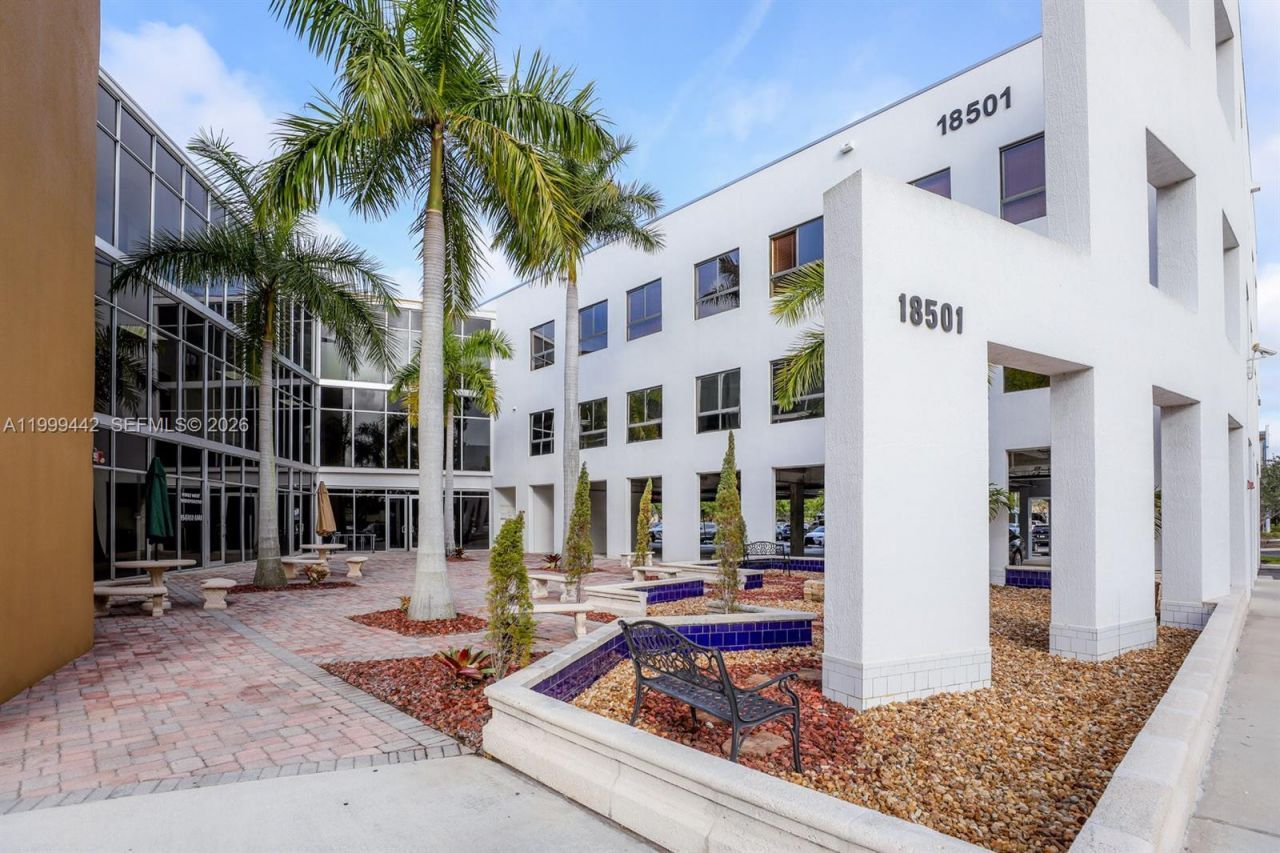 18501 Pines Blvd, Unit 377, Pembroke Pines, FL 33029 Photo