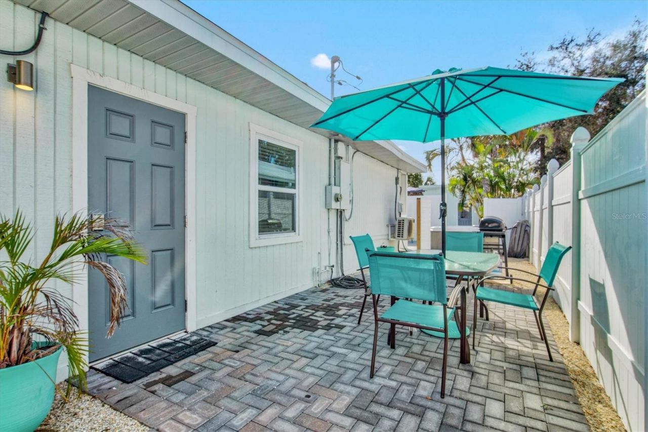 2084 Grove Street, Unit B, Sarasota, FL 34239 Photo