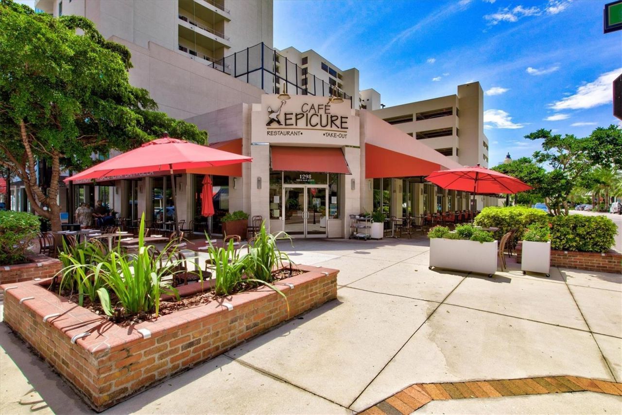 2084 Grove Street, Unit B, Sarasota, FL 34239 Photo