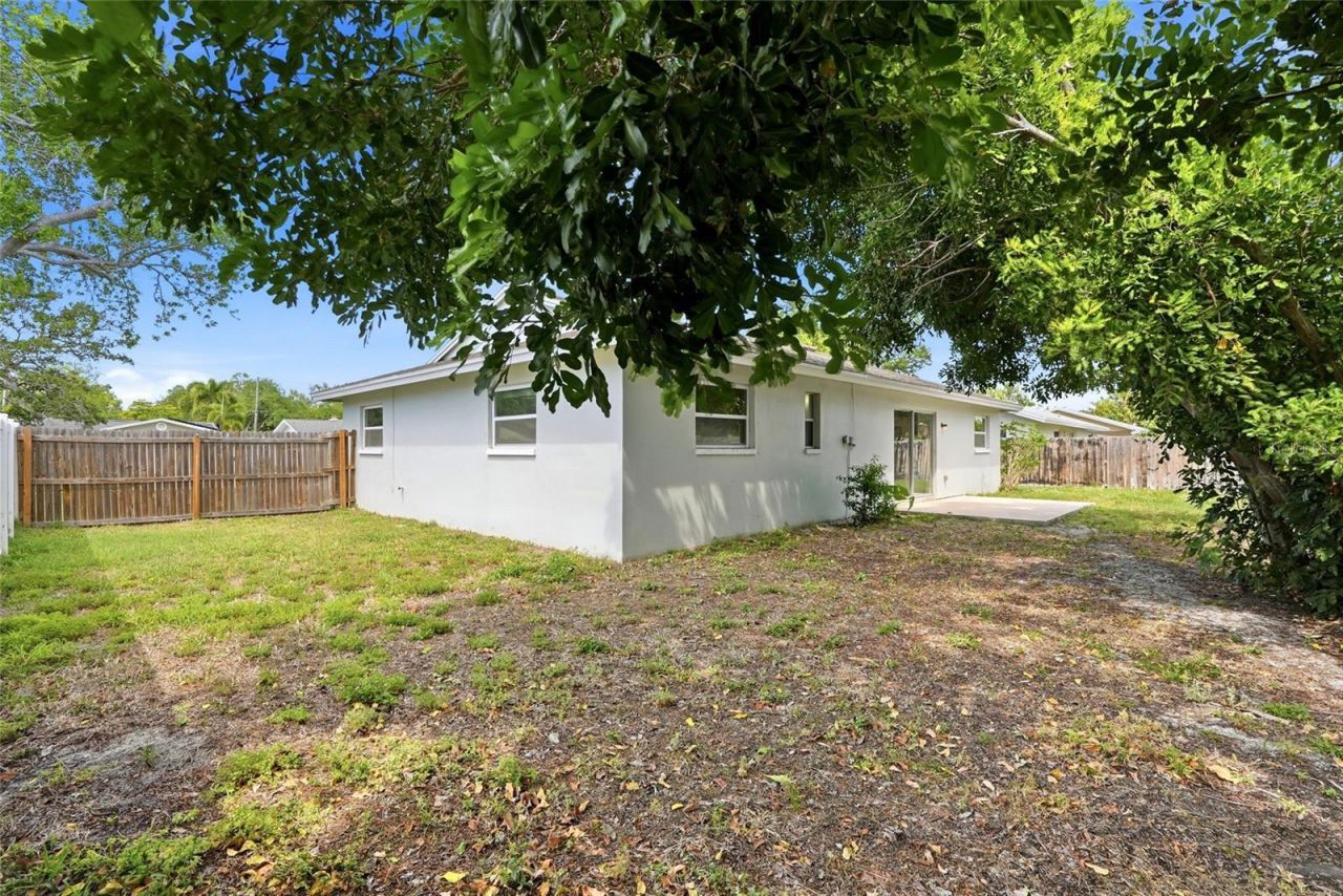 6460 33rd Avenue N, Saint Petersburg, FL 33710 Photo