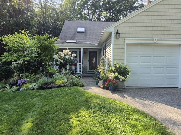 7 Cambridge Court, Unit 7, Kennebunk, ME 04043