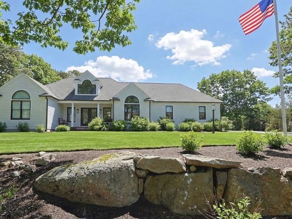 102 Cairn Ridge Rd, Falmouth, MA 02536