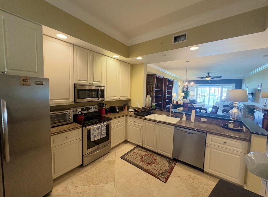 14 W Harbour Isle Dr Drive W, Unit 106, Fort Pierce, FL 34949 Photo