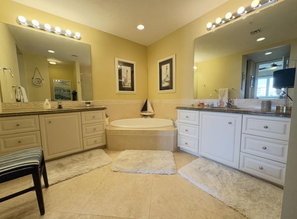 14 W Harbour Isle Dr Drive W, Unit 106, Fort Pierce, FL 34949 Photo