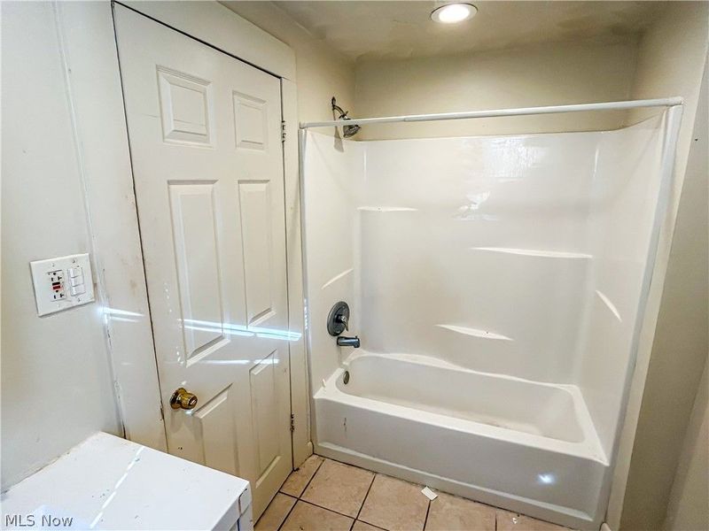 18104 Landseer Road , Cleveland, OH 44119 Photo 18