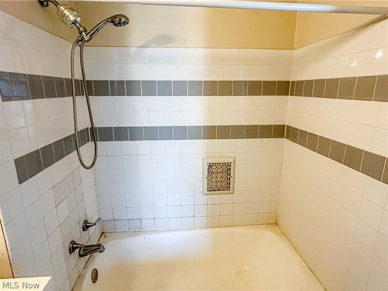 18104 Landseer Road , Cleveland, OH 44119 Photo 21