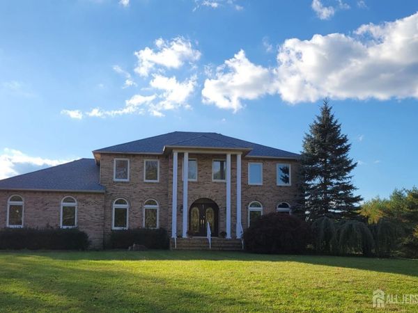 2 Groendyke Circle, Perrineville, NJ 08535