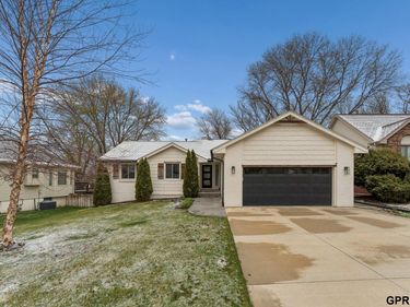 15718 Westchester Circle, Omaha, NE 68118