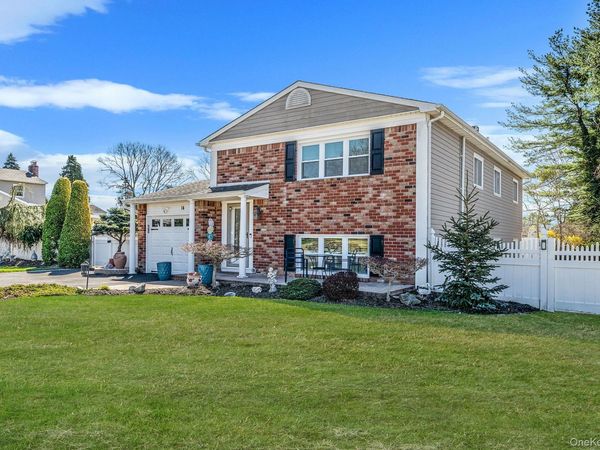 14 Celeste Avenue , Holbrook, NY 11741