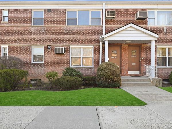 196-32 Pompeii Avenue , Unit 2C, Holliswood, NY 11423