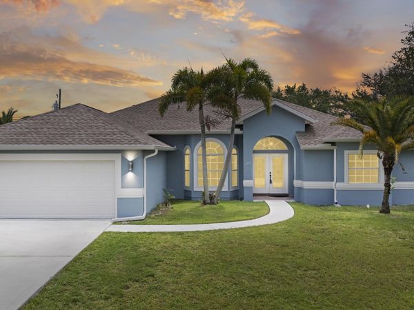 2001 SW Salvatierra Boulevard, Port St. Lucie, FL 34987