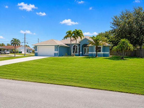 2001 SW Salvatierra Boulevard, Port St. Lucie, FL 34987