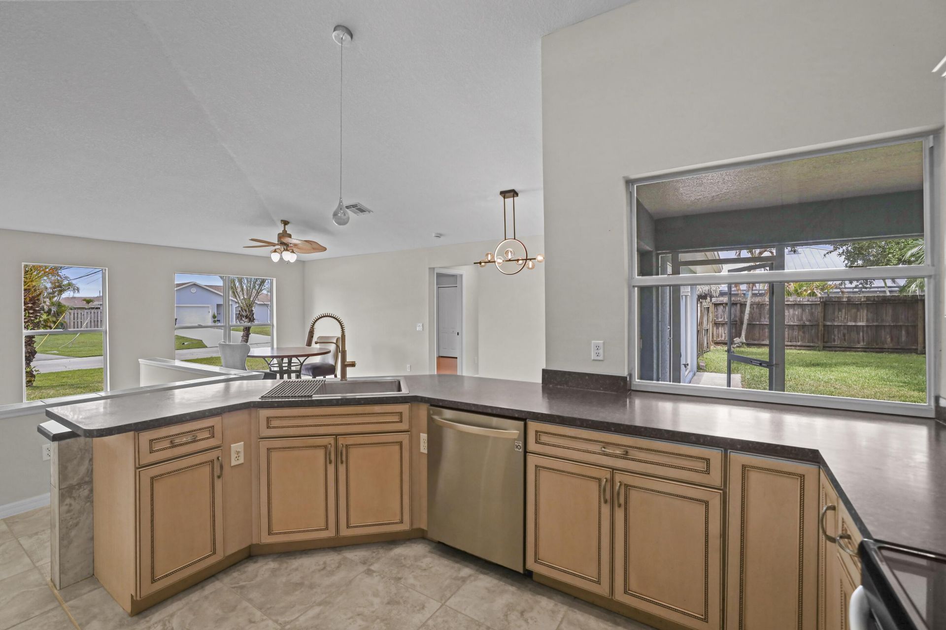 2001 SW Salvatierra Boulevard, Port Saint Lucie, FL 34987 Photo