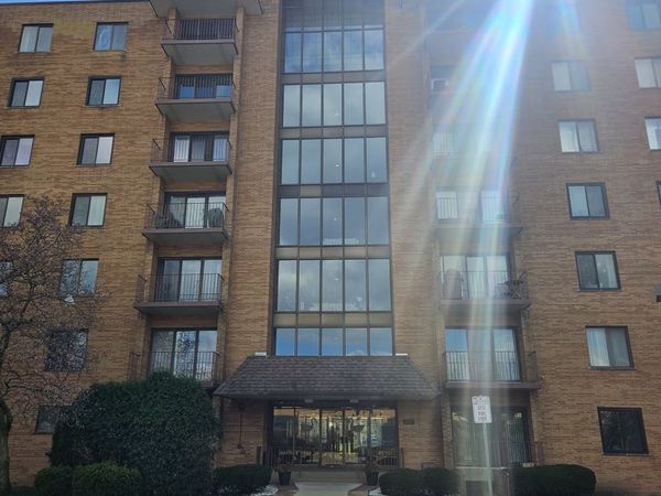 1717 W CRYSTAL Lane , Unit 310, Mount Prospect, IL 60056