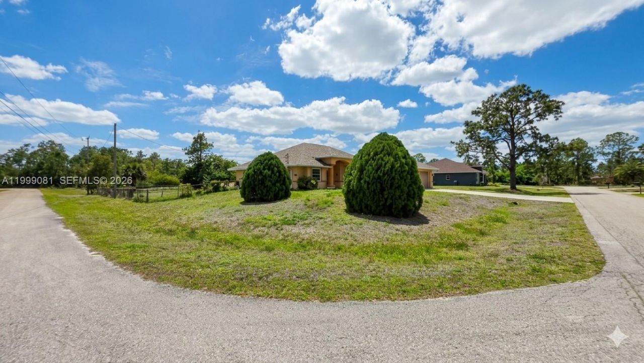 825 Costa Pl, Lehigh Acres, FL 33972 Photo