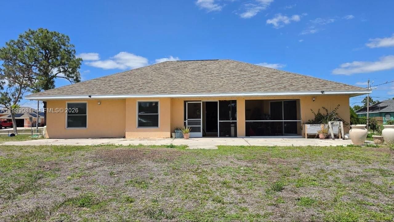 825 Costa Pl, Lehigh Acres, FL 33972 Photo
