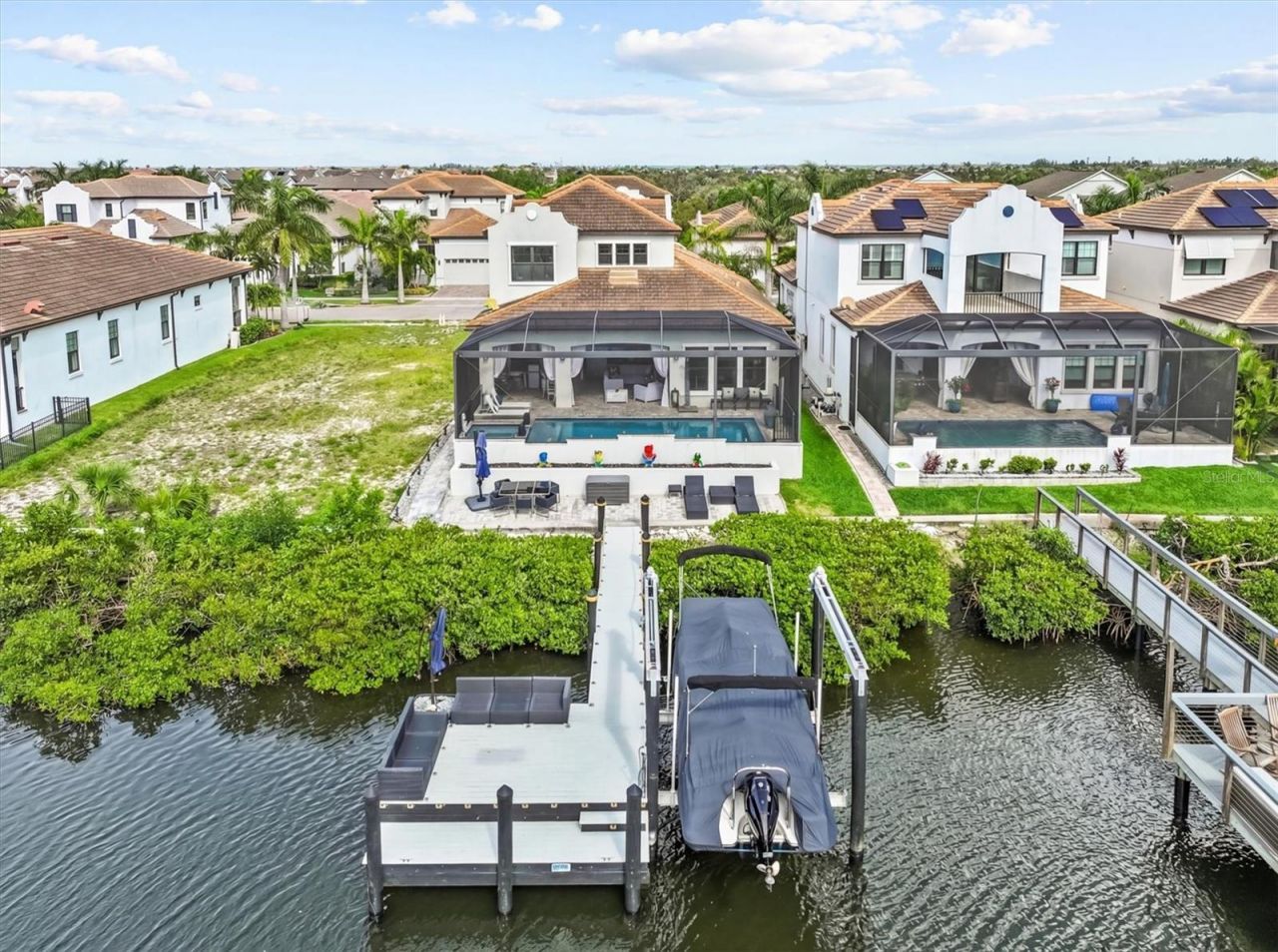 916 Seagrape Drive, Ruskin, FL 33570 Photo