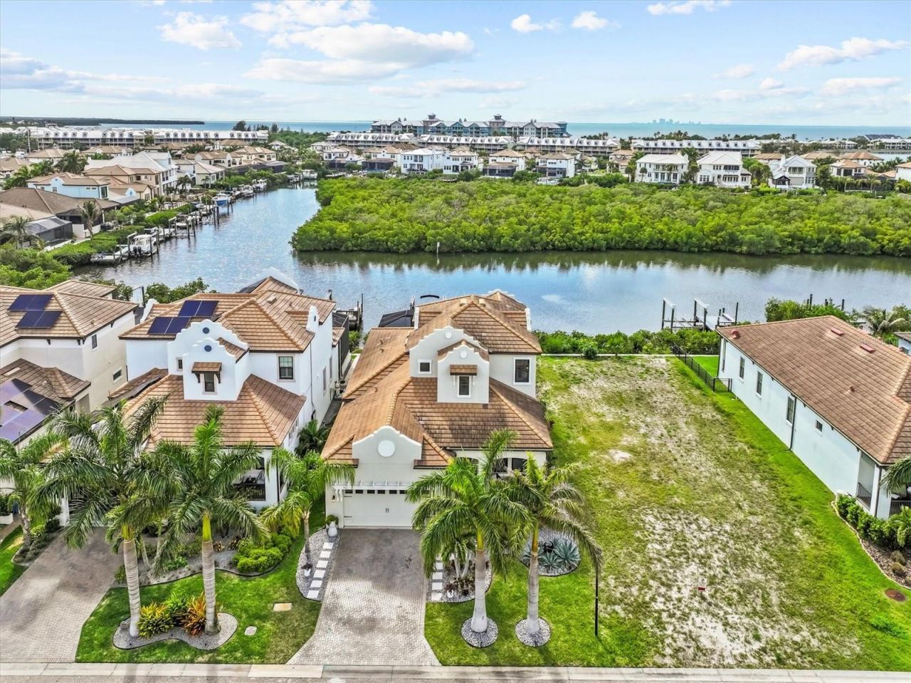 916 Seagrape Drive, Ruskin, FL 33570 Photo