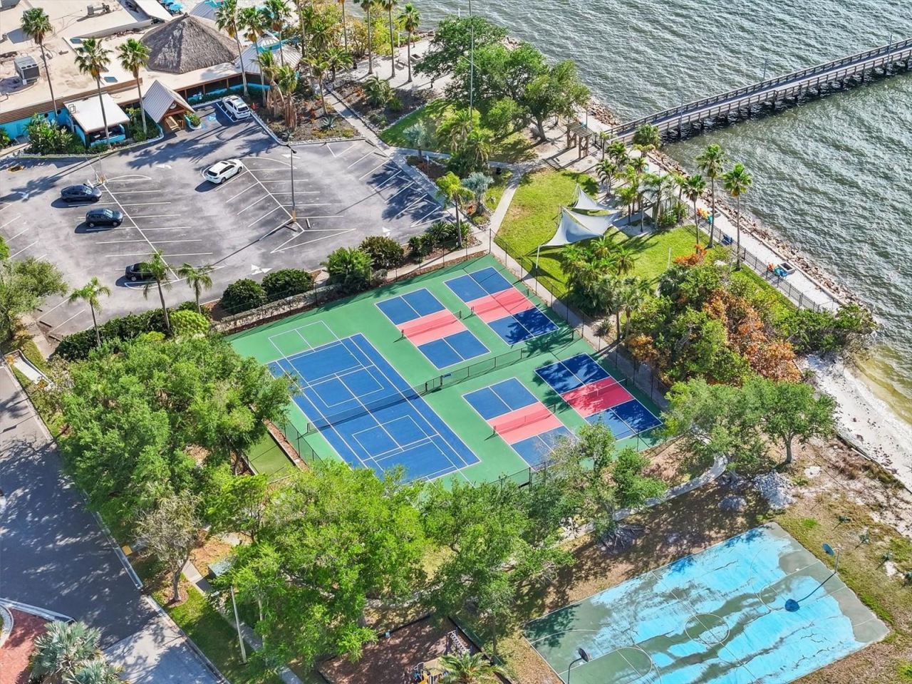 916 Seagrape Drive, Ruskin, FL 33570 Photo