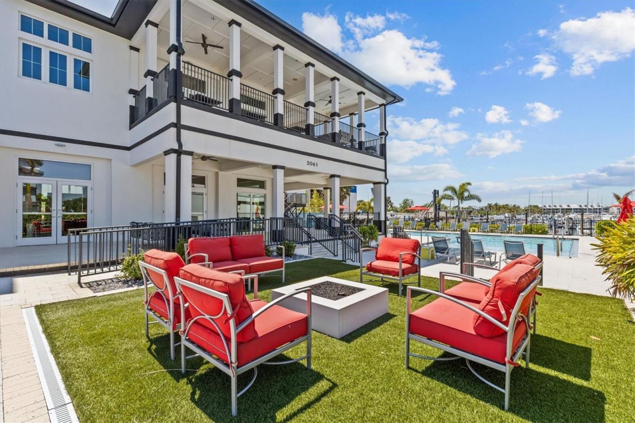 916 Seagrape Drive, Ruskin, FL 33570 Photo