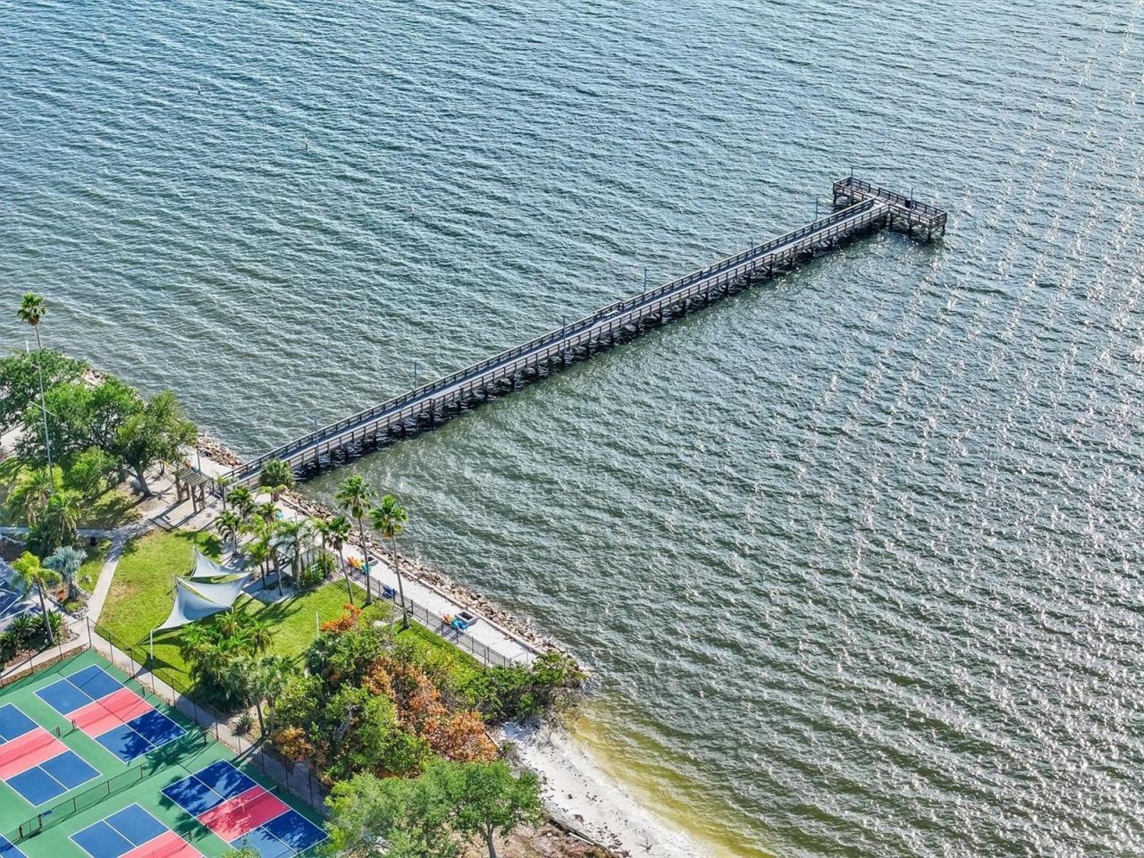 916 Seagrape Drive, Ruskin, FL 33570 Photo