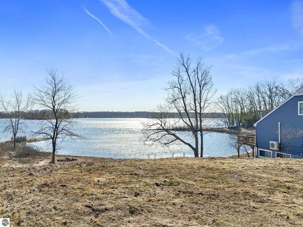 8355 Sapphire W, Lake City, MI 49651