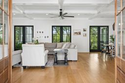 924 Pitt Street photo 4