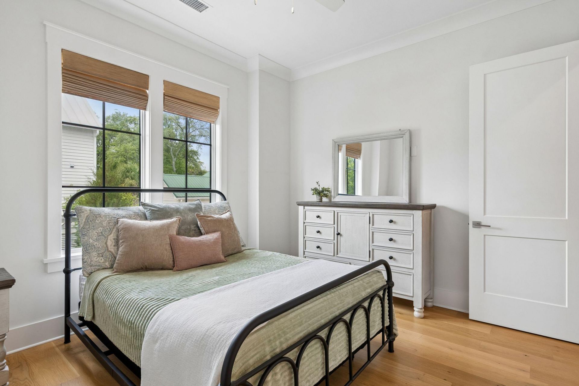 924 Pitt Street Photo 37