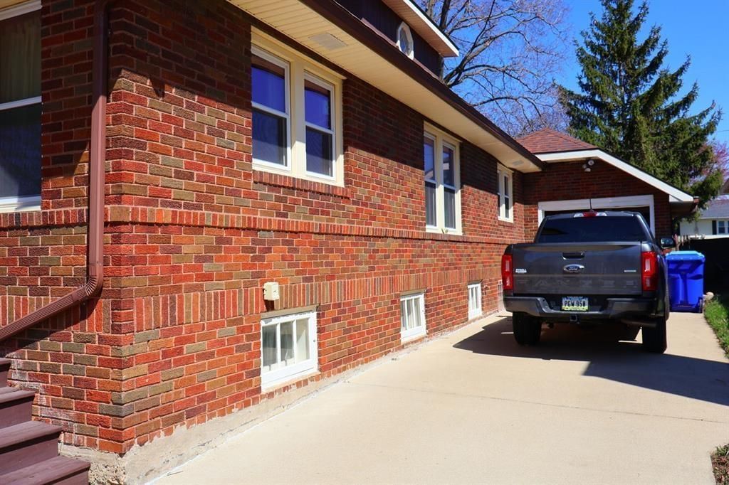 127 7th Avenue, Oelwein, IA 50662 Main Photo