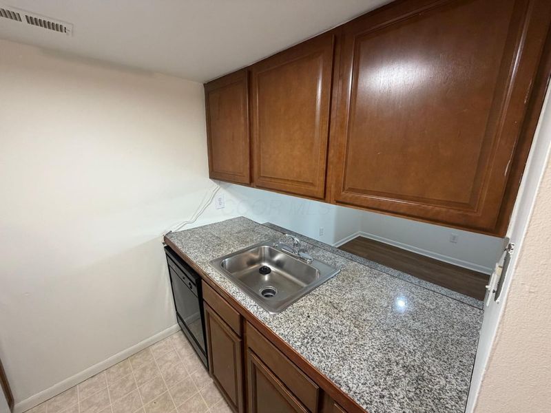 4645 Merrimar Circle E, Unit F, Columbus, OH 43220 Photo 12