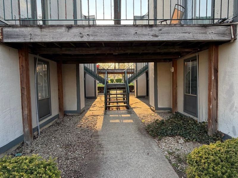 4645 Merrimar Circle E, Unit F, Columbus, OH 43220 Photo 2