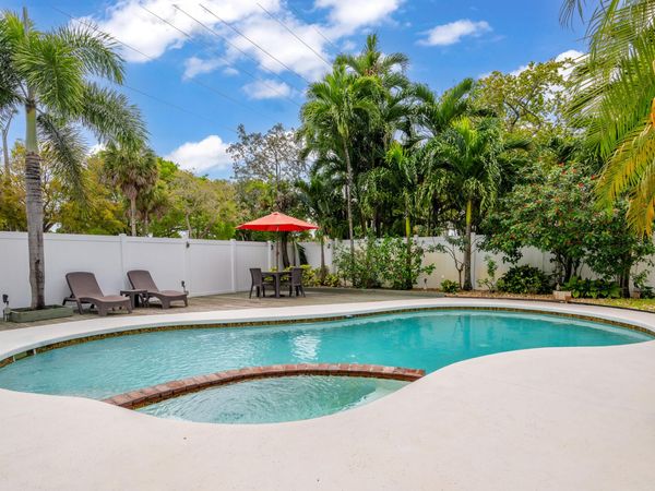 6890 NW 31st Way, Fort Lauderdale, FL 33309