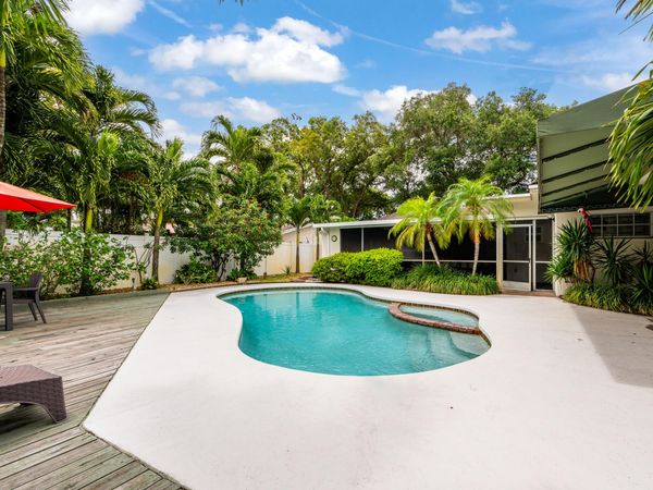 6890 NW 31st Way, Fort Lauderdale, FL 33309