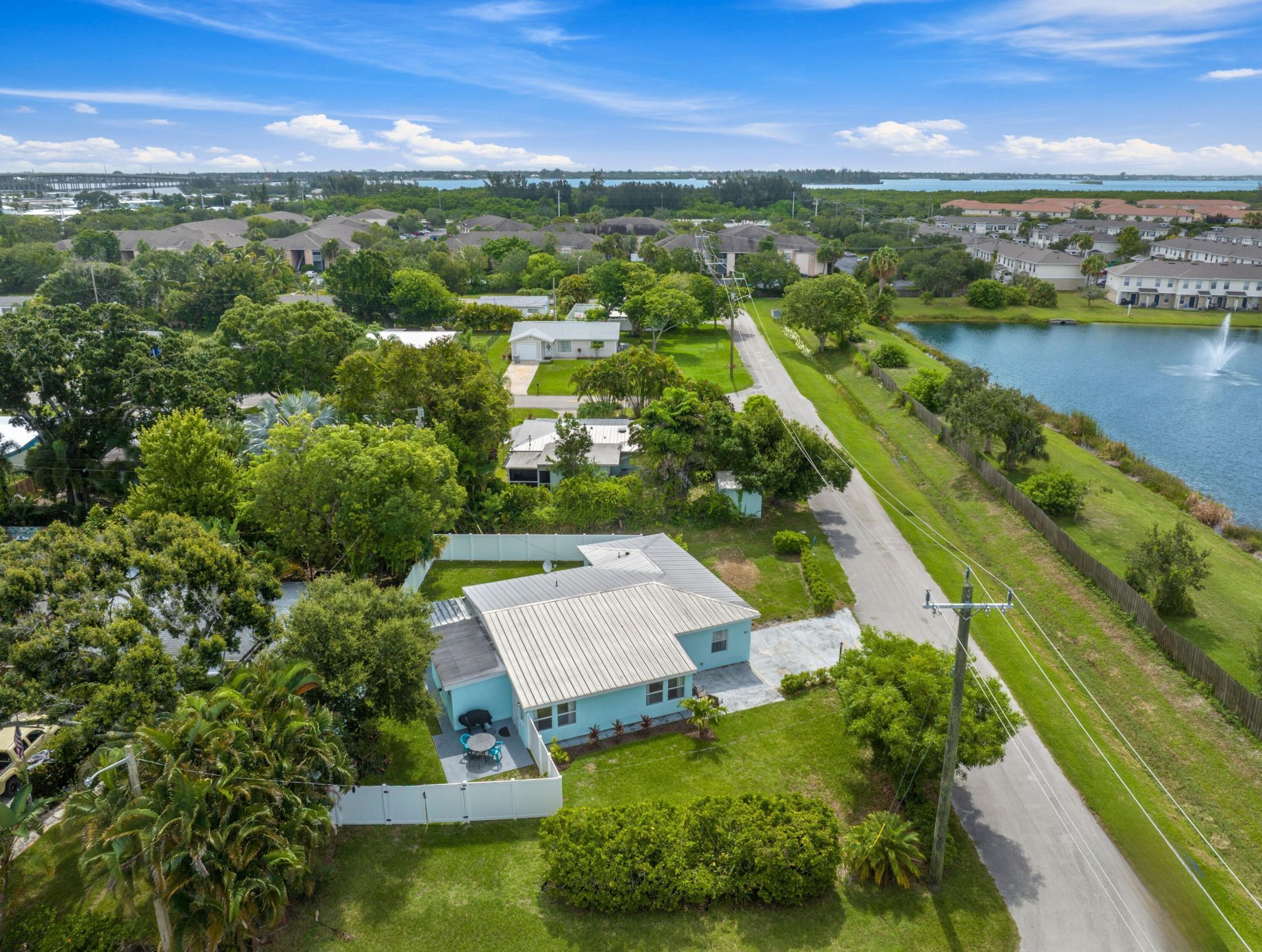 1310 4th Court, Vero Beach, FL 32960 Photo