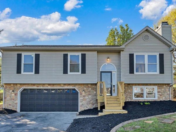 1831 Summerfield DR, Roanoke, VA 24012