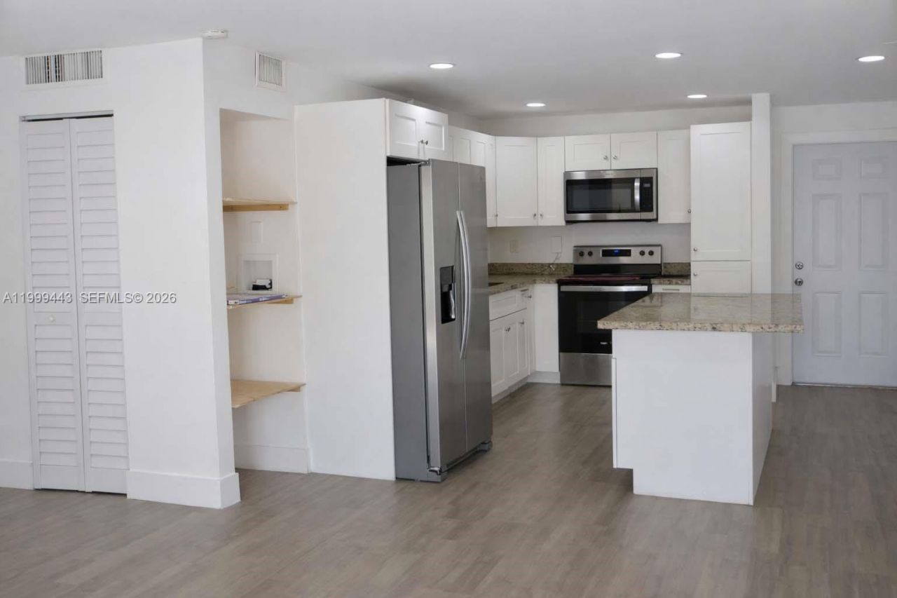 6780 W 2nd Ct, Unit 212, Hialeah, FL 33012 Photo