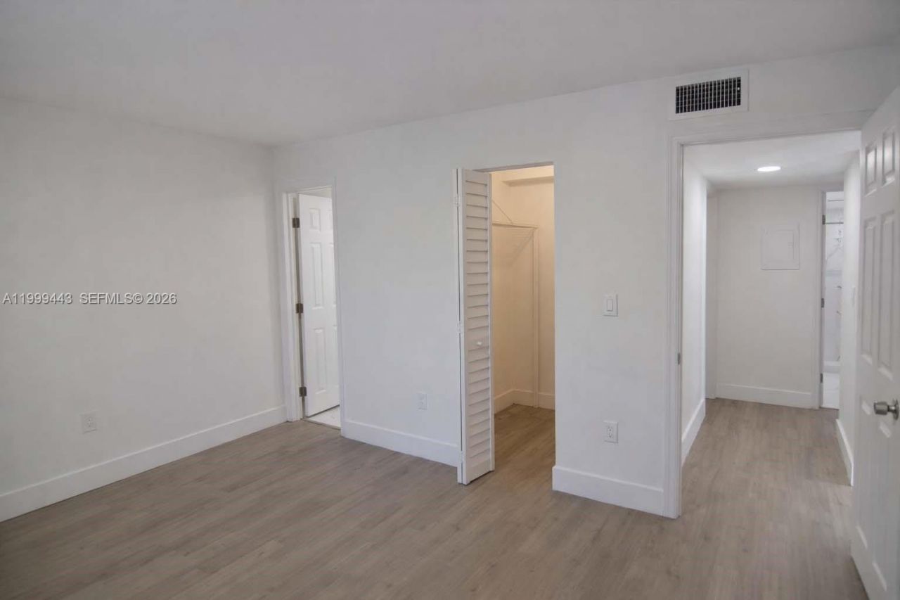 6780 W 2nd Ct, Unit 212, Hialeah, FL 33012 Photo