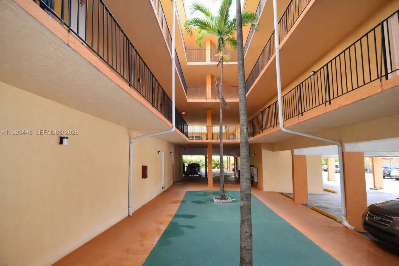 6780 W 2nd Ct, Unit 212, Hialeah, FL 33012 Photo