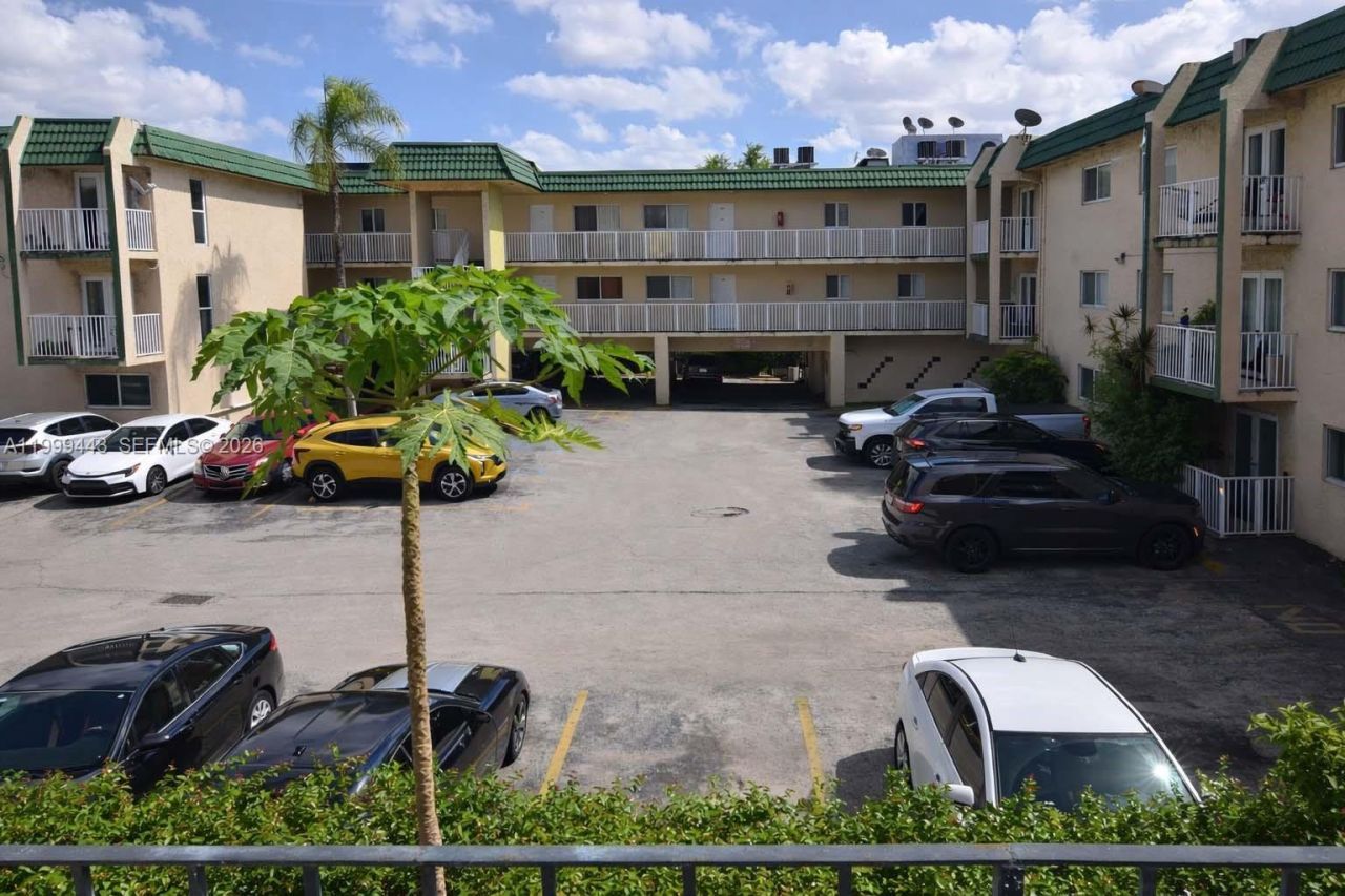 6780 W 2nd Ct, Unit 212, Hialeah, FL 33012 Photo