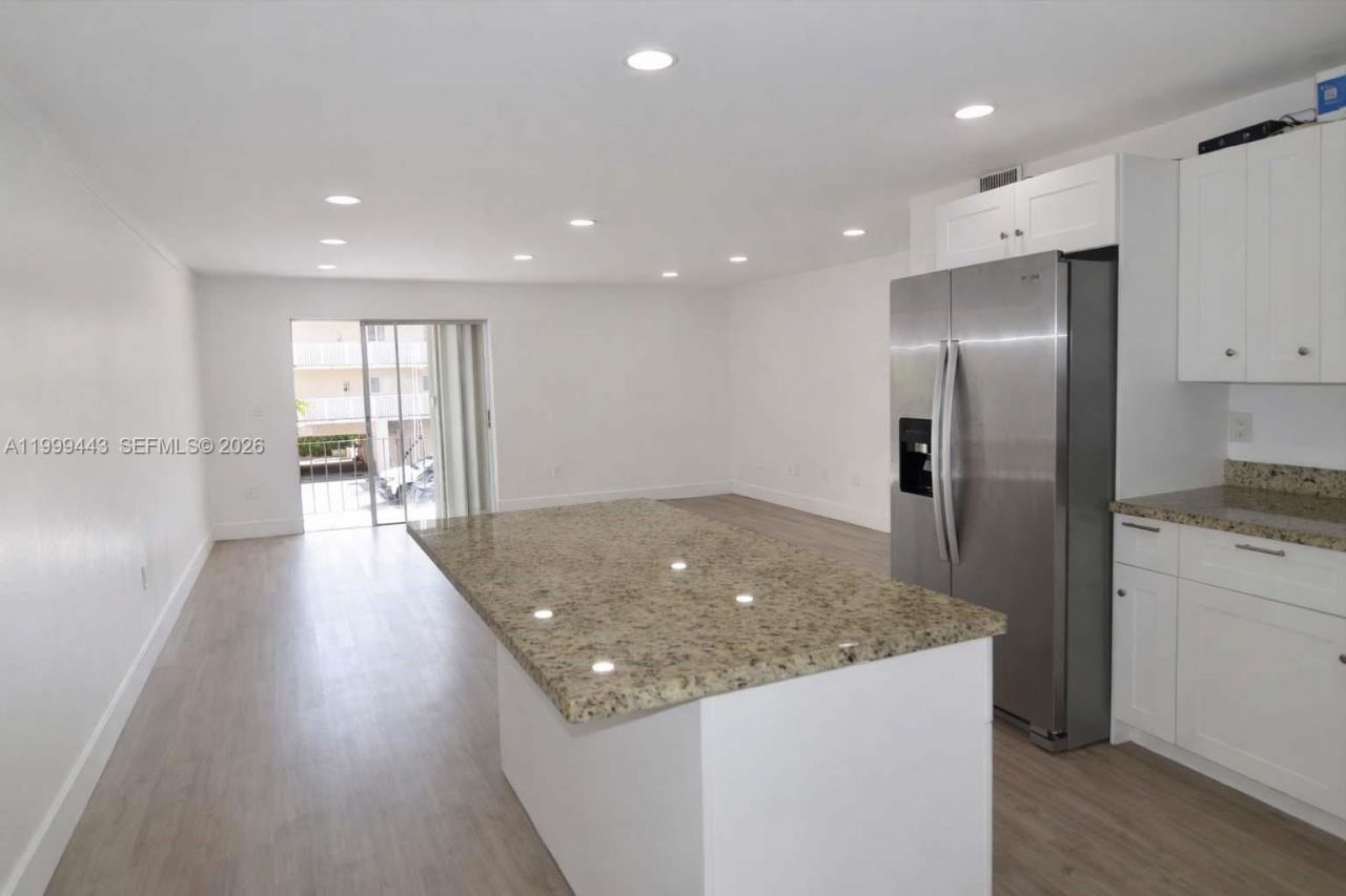 6780 W 2nd Ct, Unit 212, Hialeah, FL 33012 Photo