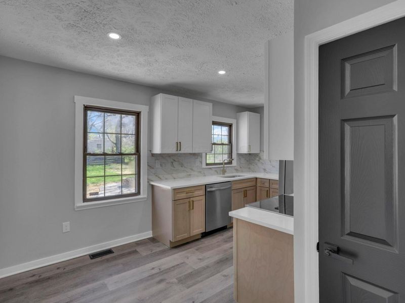 4596 Glenmawr Avenue , Columbus, OH 43224 Photo 13