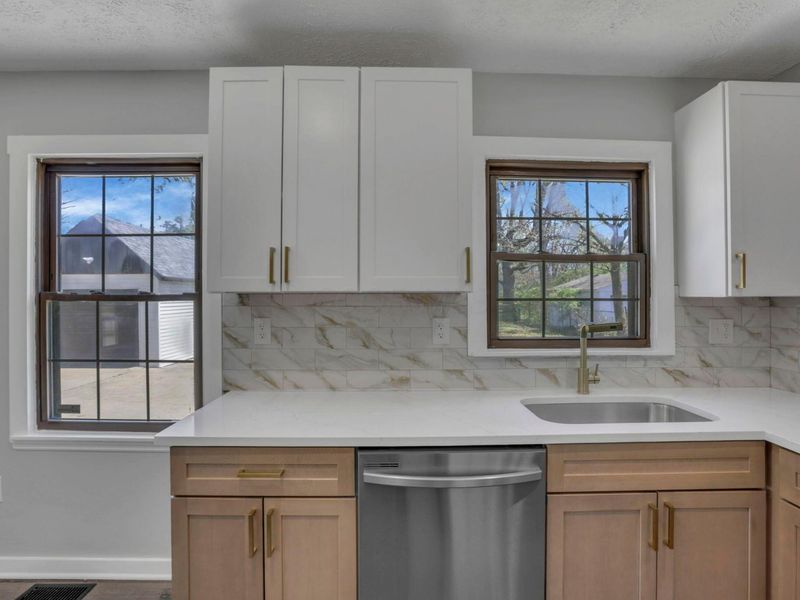 4596 Glenmawr Avenue , Columbus, OH 43224 Photo 15