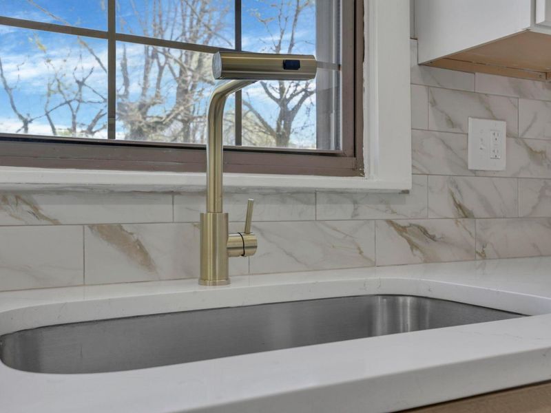 4596 Glenmawr Avenue , Columbus, OH 43224 Photo 16