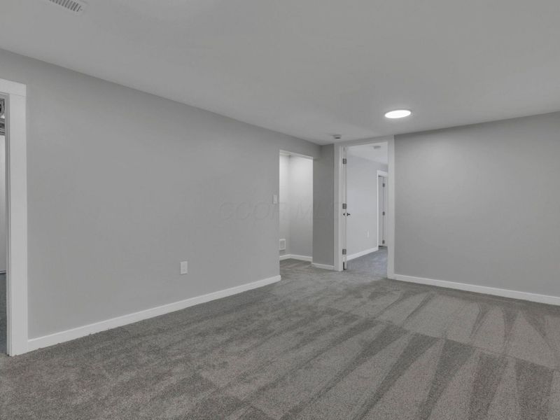 4596 Glenmawr Avenue , Columbus, OH 43224 Photo 28